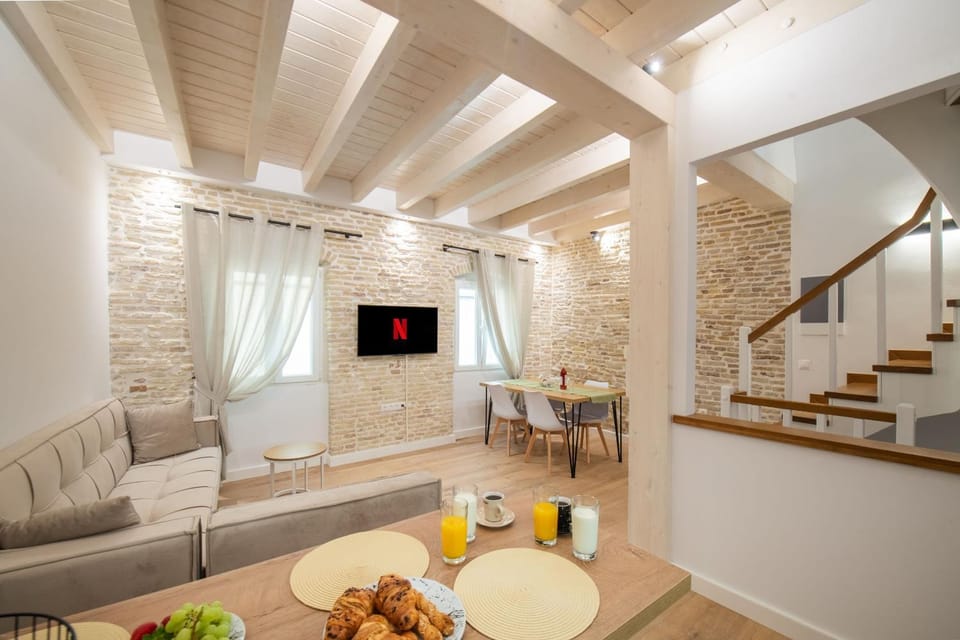 TV and multimedia, Living room, Seating area