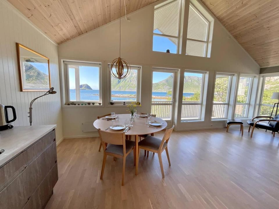 Seating area, Dining area