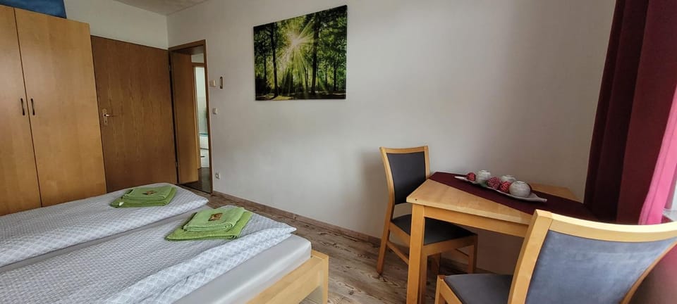 Bed, Bedroom, towels