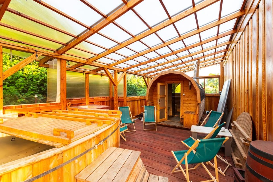 Hot Tub, sunbed