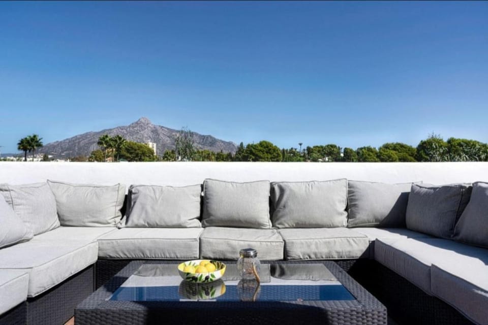 Balcony/Terrace, Mountain view
