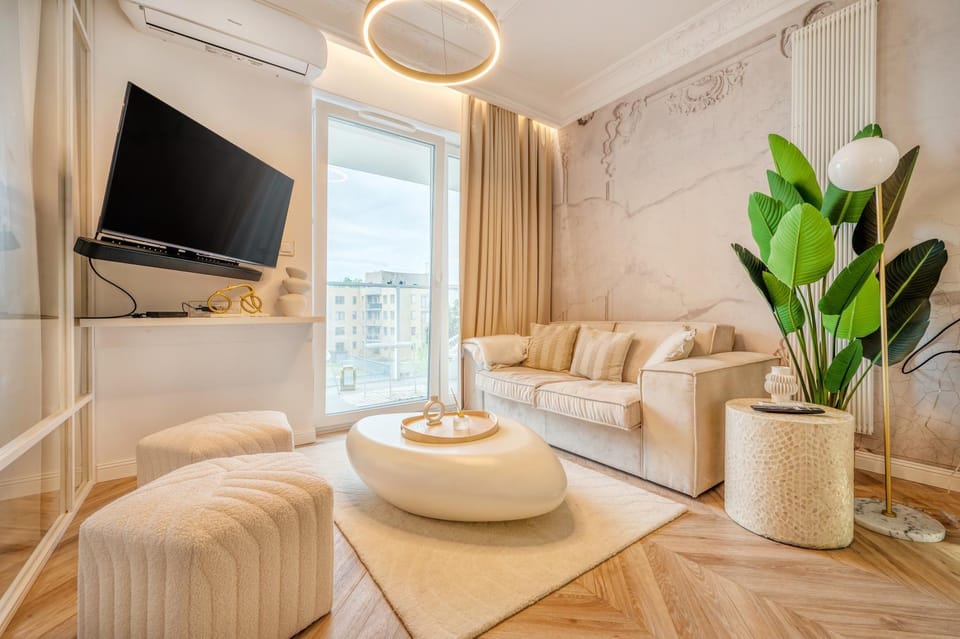 Communal lounge/ TV room, TV and multimedia, Living room, Seating area, Evening entertainment, air conditioner