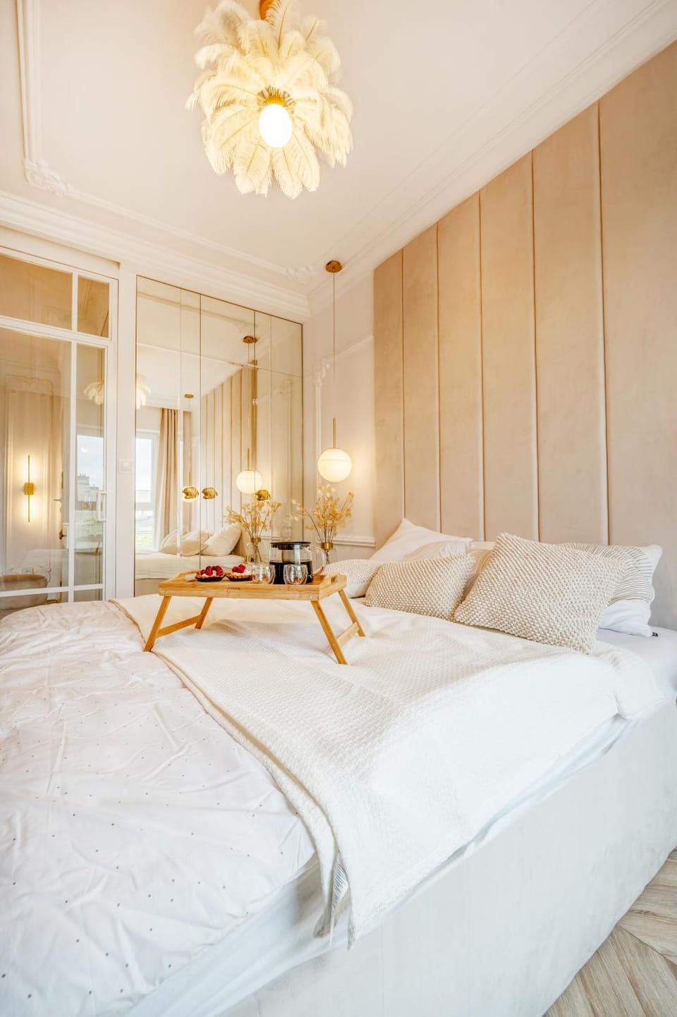 Bed, Living room, Photo of the whole room, Seating area, Bedroom, wardrobe