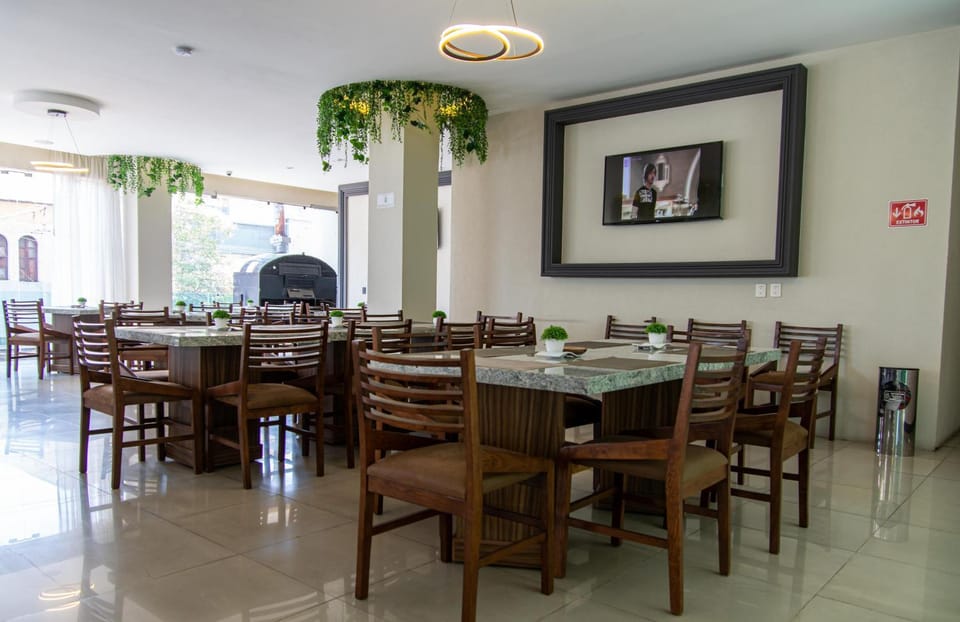 Restaurant/places to eat, Living room, Banquet/Function facilities
