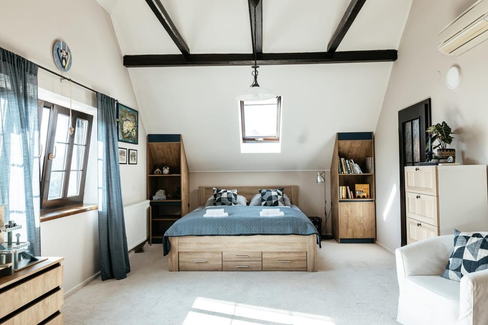 Bed, Bedroom, air conditioner