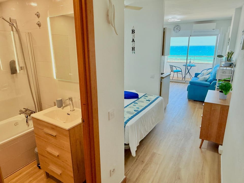 Bathroom, Photo of the whole room, Bedroom