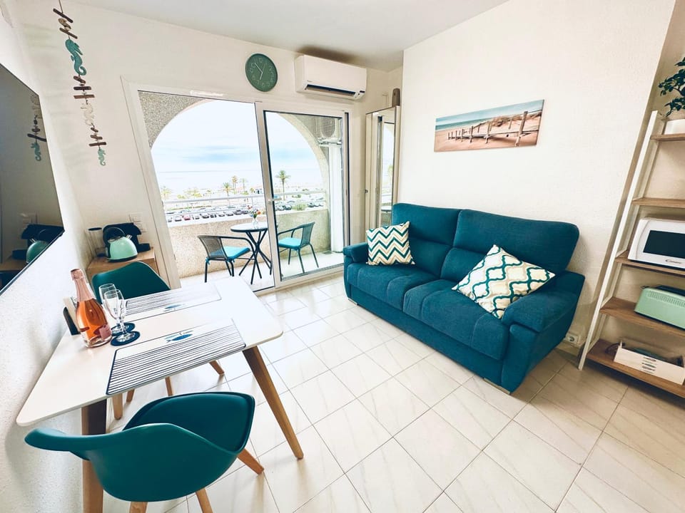 TV and multimedia, Balcony/Terrace, Balcony/Terrace, Living room, Photo of the whole room, Seating area, Dining area, air conditioner, air conditioner