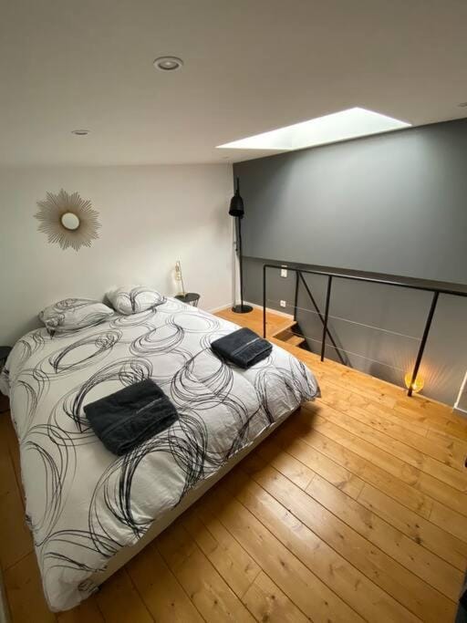 Bed, Photo of the whole room, Bedroom