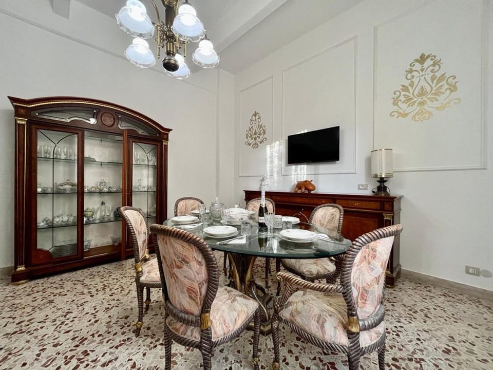 TV and multimedia, Living room, Dining area