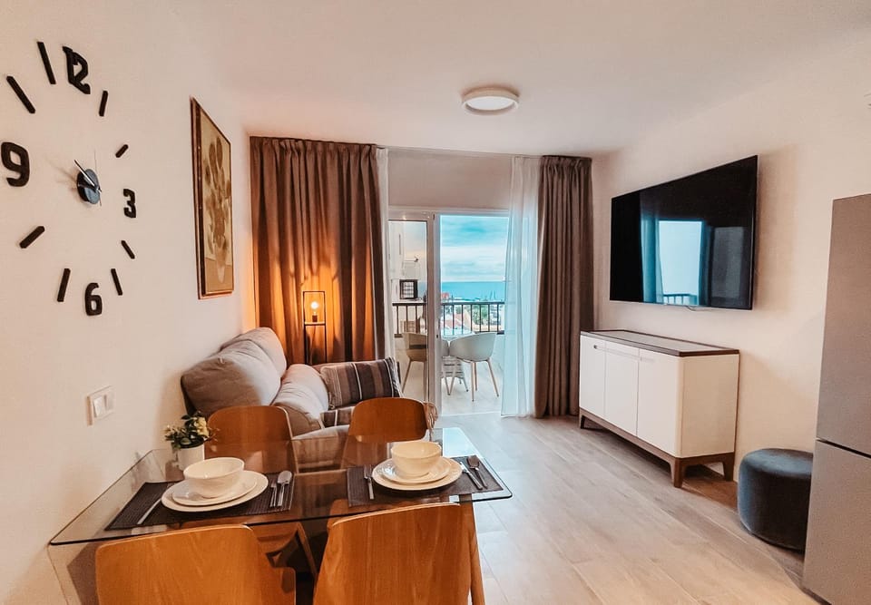 TV and multimedia, Balcony/Terrace, Living room, Seating area, Dining area