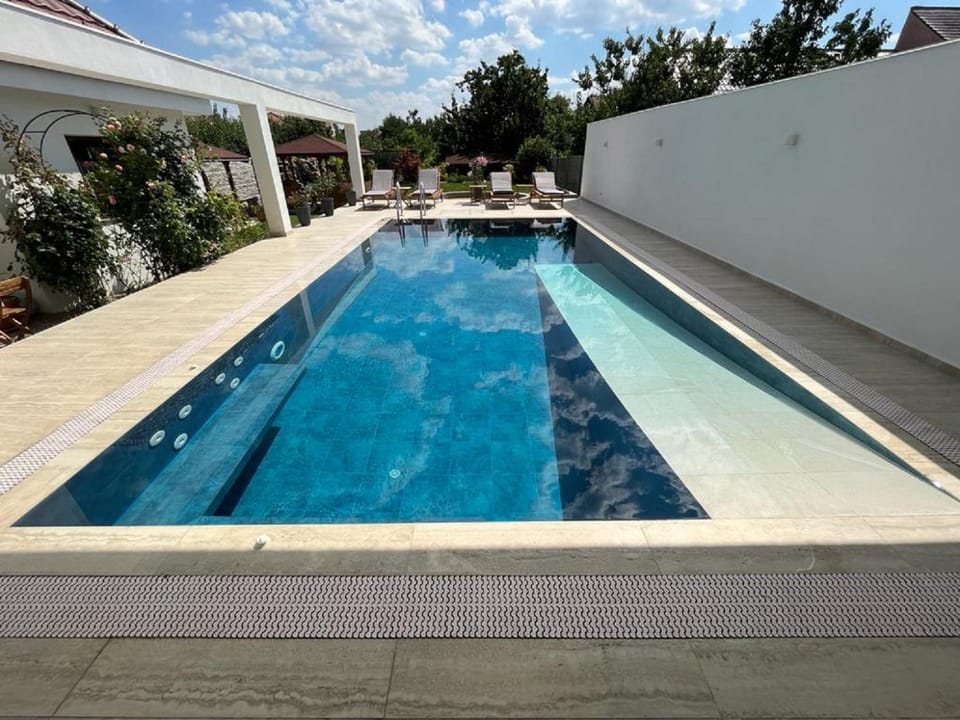 Day, Garden, Pool view, Swimming pool, sunbed