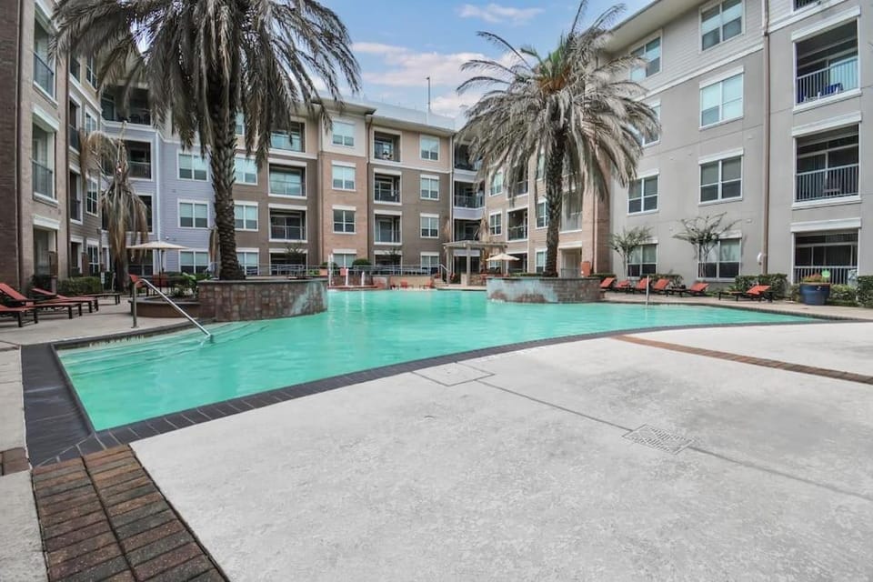 Swimming pool, Swimming pool