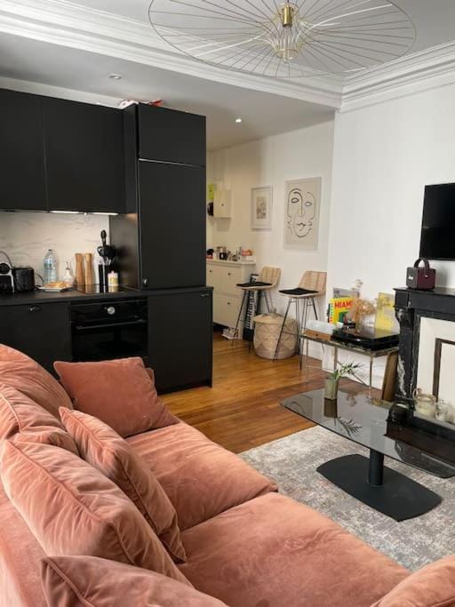 Bel appartement haussmannien proche Montmartre Apartment in Paris