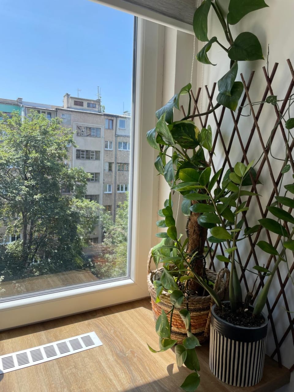 View (from property/room), Living room, Dining area, kitchen