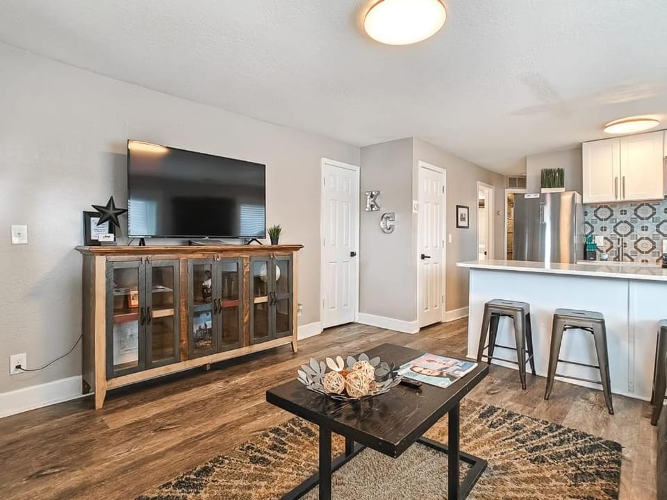 Heart of Westport 1BR House in Kansas City