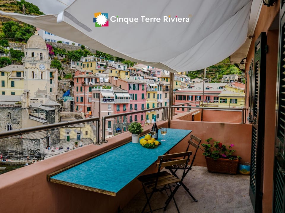 Casa Teresa with AC and Sea View Balcony Apartment in Vernazza