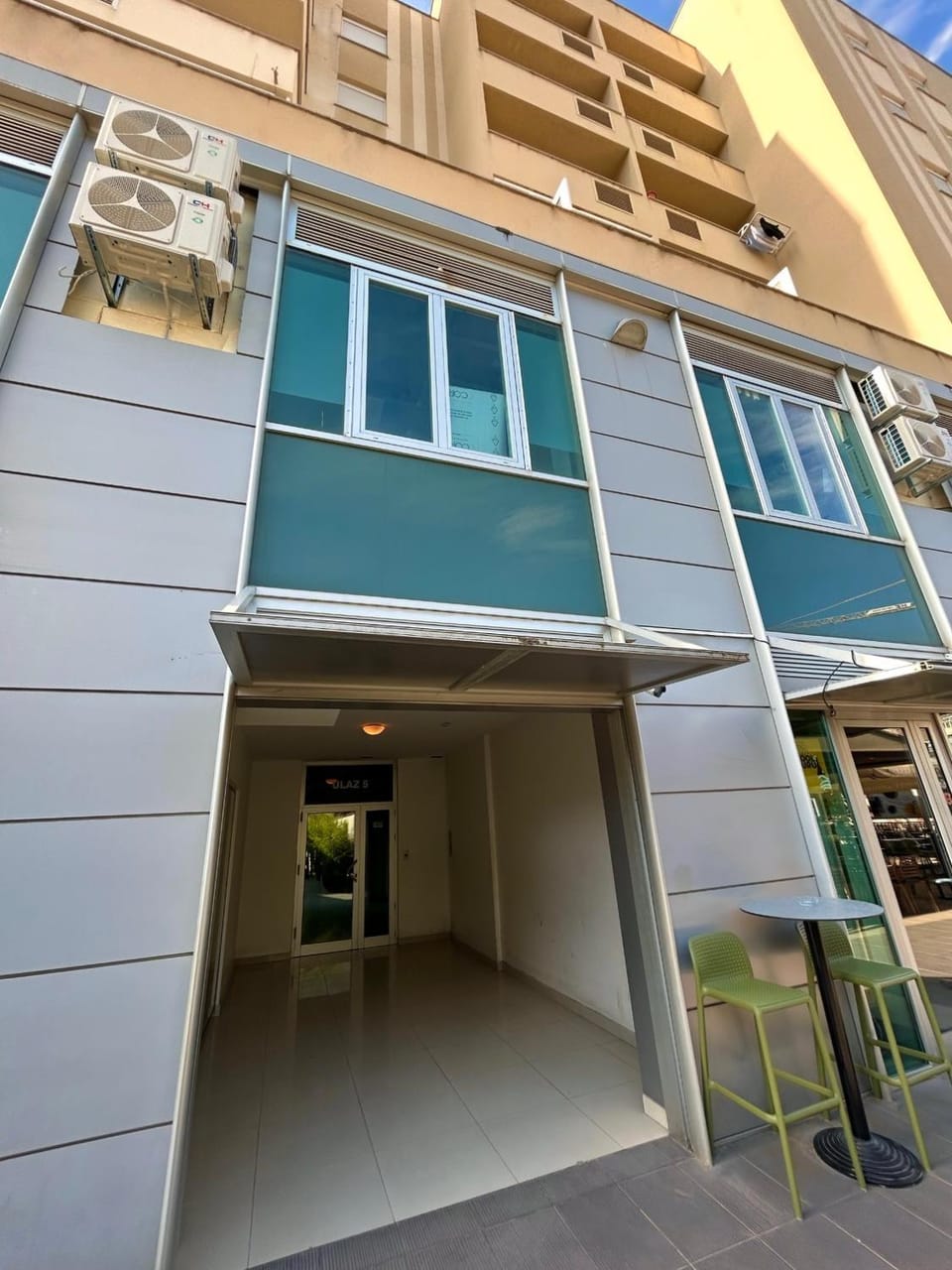 Facade/entrance