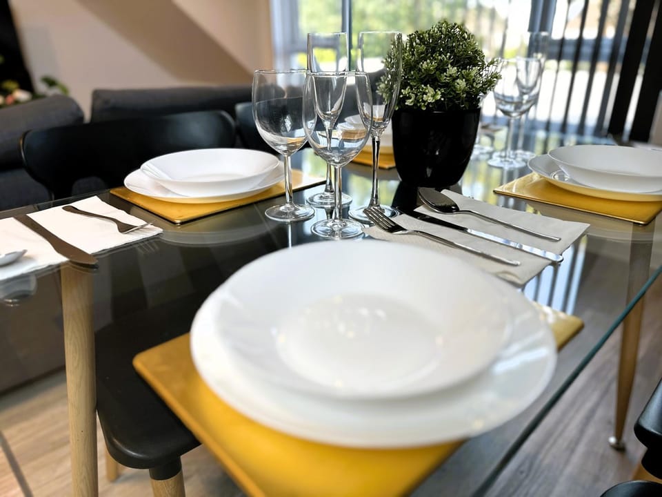 Seating area, Dining area
