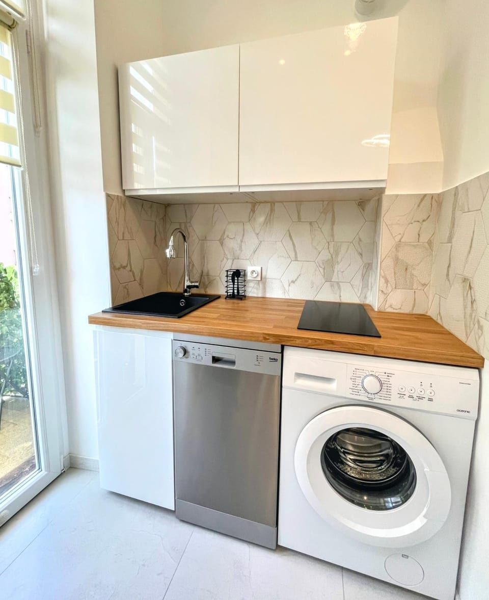 Kitchen or kitchenette, dishwasher, stove, washing machine