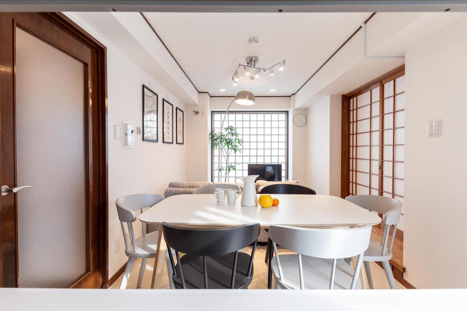 TV and multimedia, Living room, Seating area, Dining area