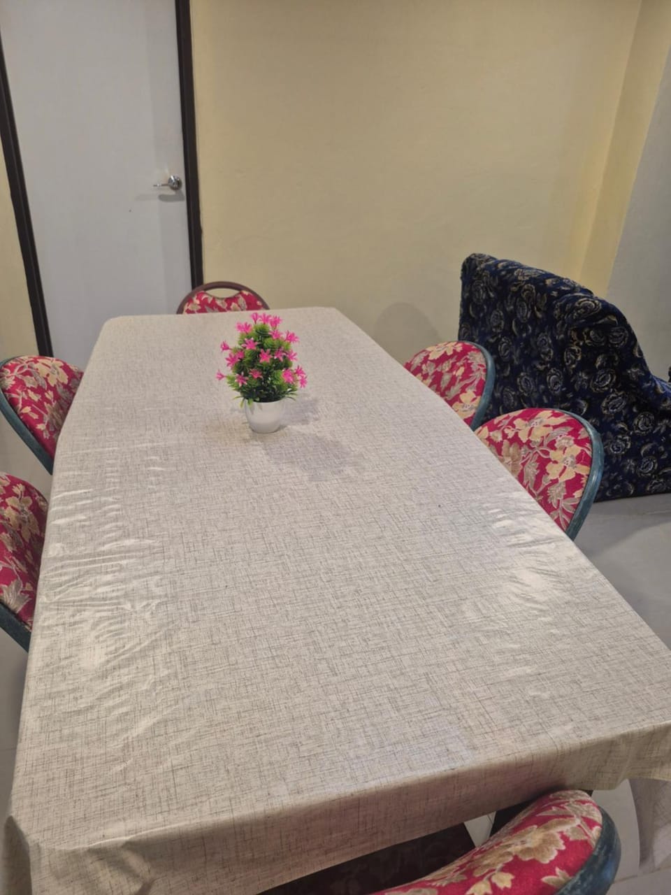 K&S Apartment House in Baravi