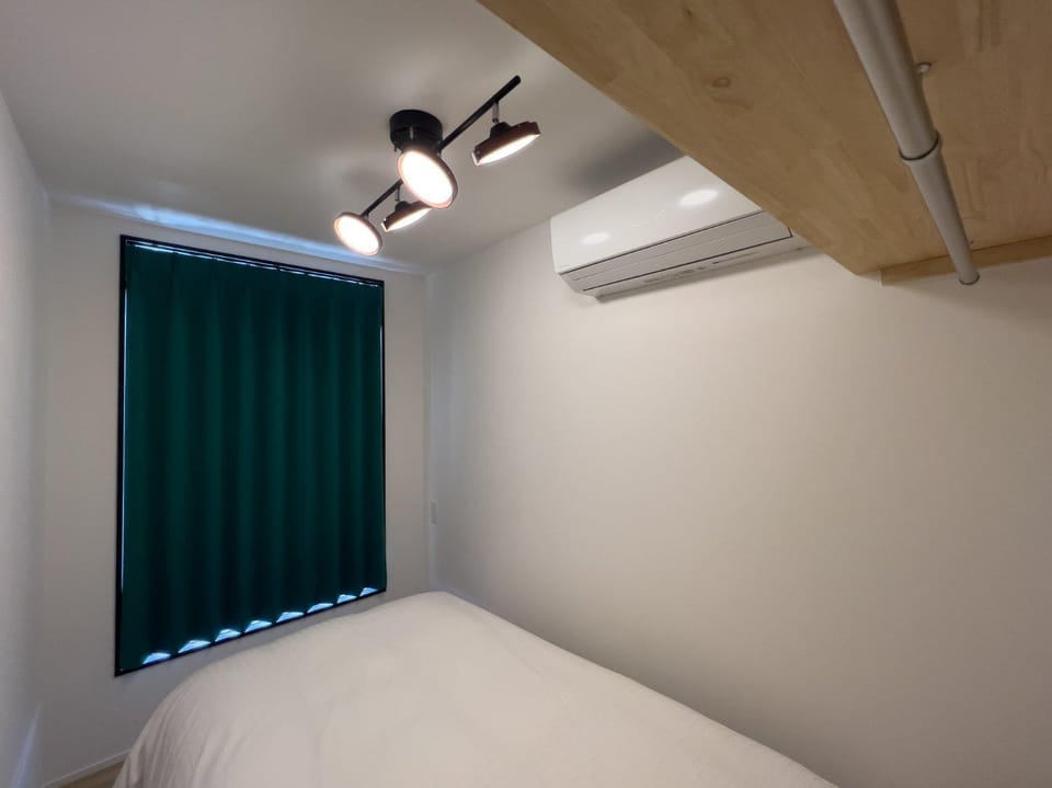 Bed, Bedroom, air conditioner