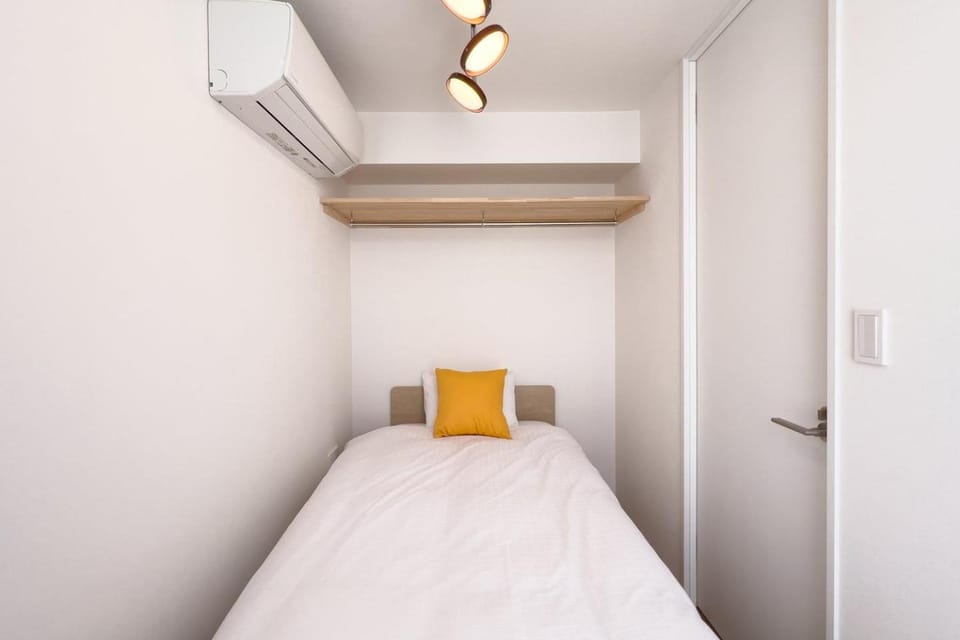 Bed, Bedroom, air conditioner