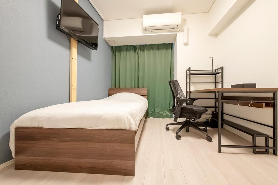 Bed, TV and multimedia, air conditioner