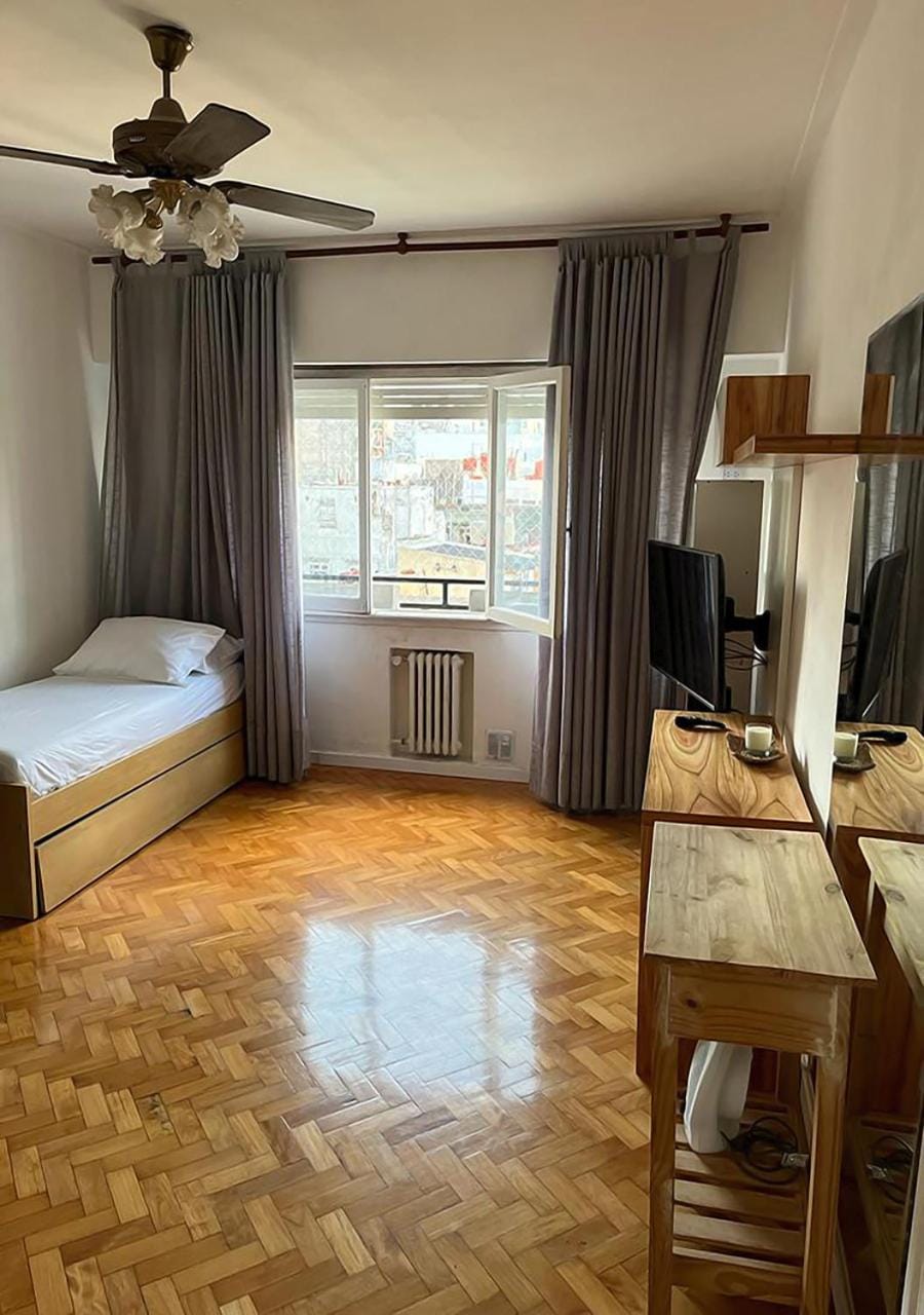 Bed, TV and multimedia, Living room, Seating area, Dining area, fireplace, hair dresser