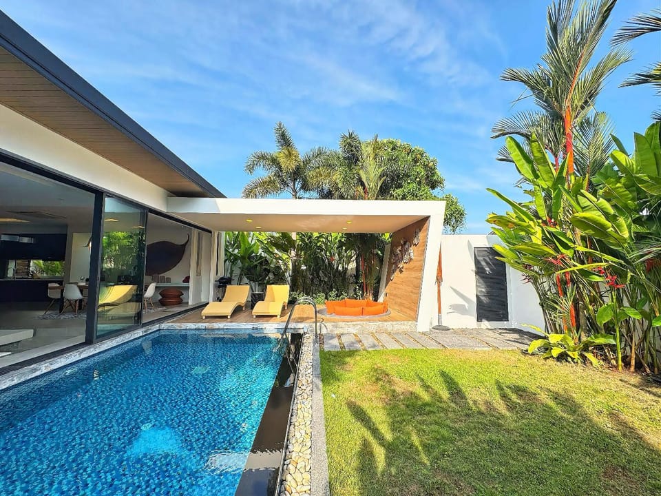 Garden, Pool view, sunbed