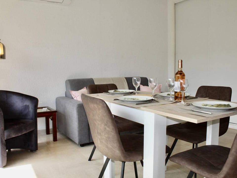 Appartement RDC à Villeneuve-Loubet - 2 Pièces, 45m², 4 Couchages, Plage à 100m - FR-1-252A-113 Apartment in Villeneuve-Loubet