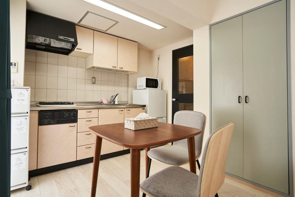 Kitchen or kitchenette, Seating area, Dining area