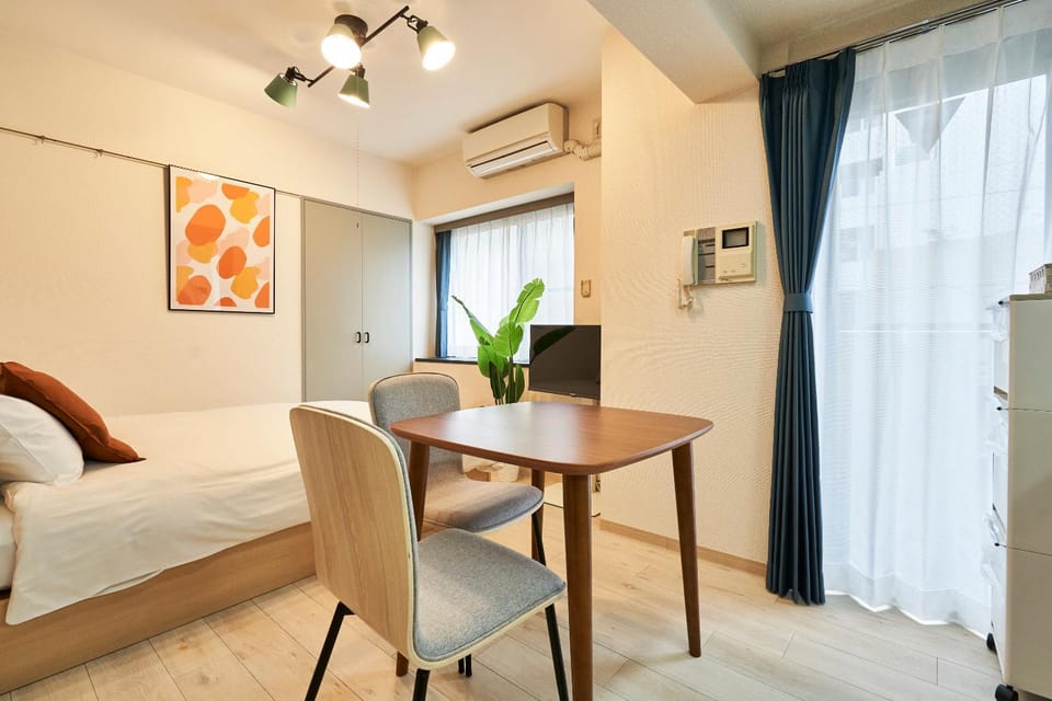Bed, Seating area, Bedroom, air conditioner