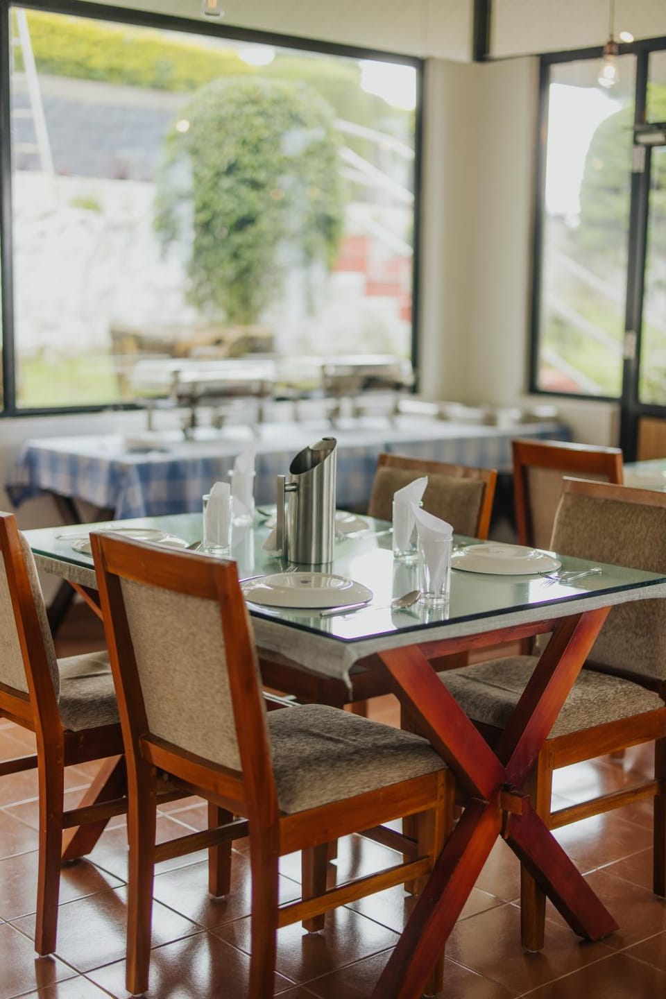 Restaurant/places to eat, Seating area, Dining area