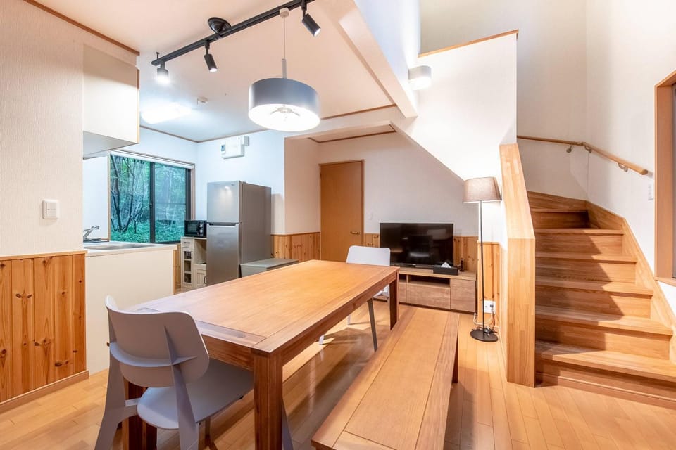 TV and multimedia, Living room, Seating area, Dining area