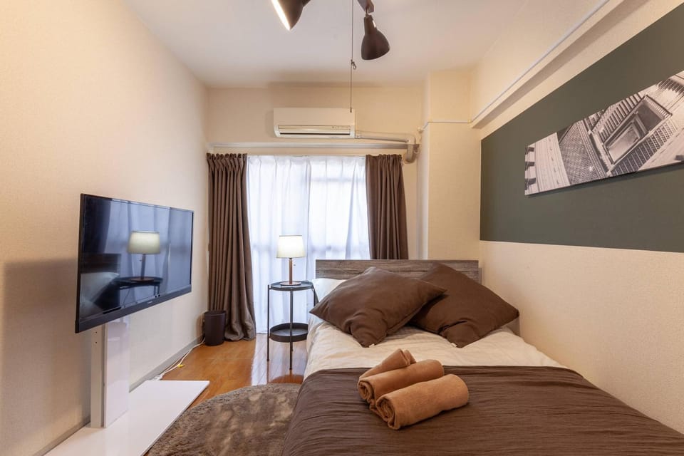 Bed, TV and multimedia, Bedroom, towels, air conditioner