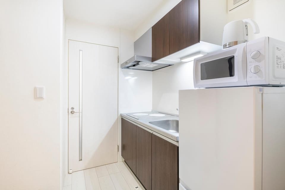 Kitchen or kitchenette, minibar, stove