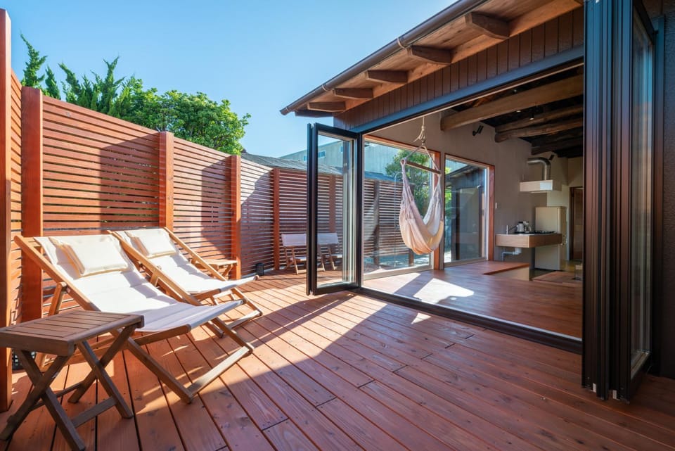 Patio, Day, Balcony/Terrace, Seating area