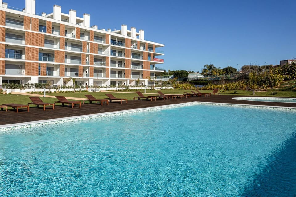 The Albufeira Concierge - Amazing Pool & Sunshine Apartment in Albufeira
