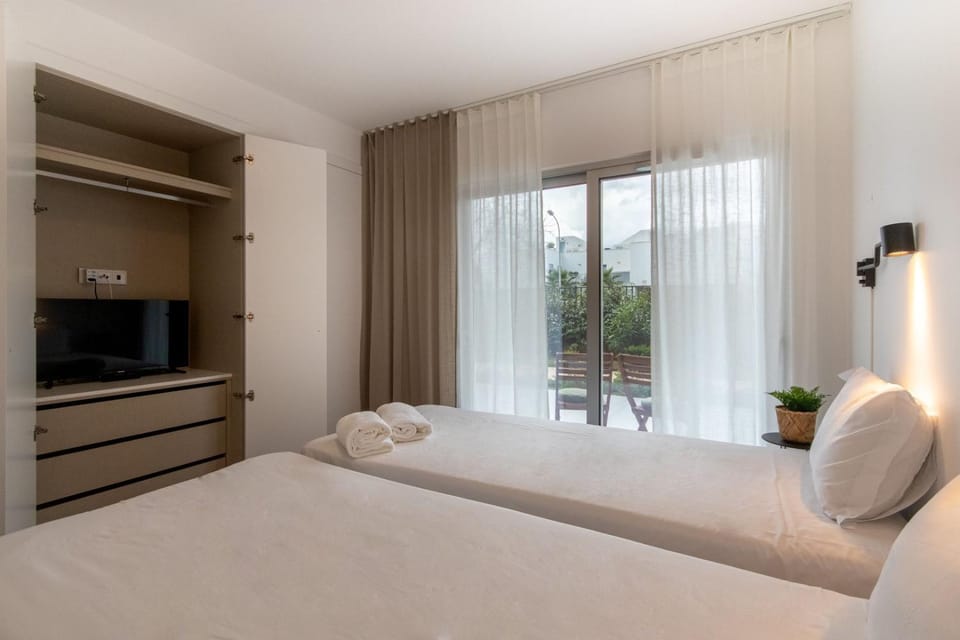 The Albufeira Concierge - Amazing Pool & Sunshine Apartment in Albufeira