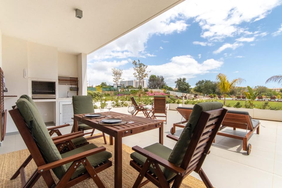 The Albufeira Concierge - Amazing Pool & Sunshine Apartment in Albufeira