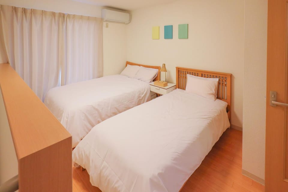 Bed, Bedroom, air conditioner