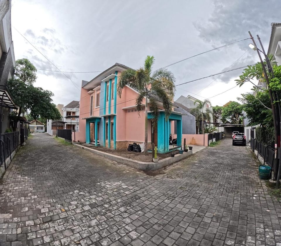 Property building, Street view, Location
