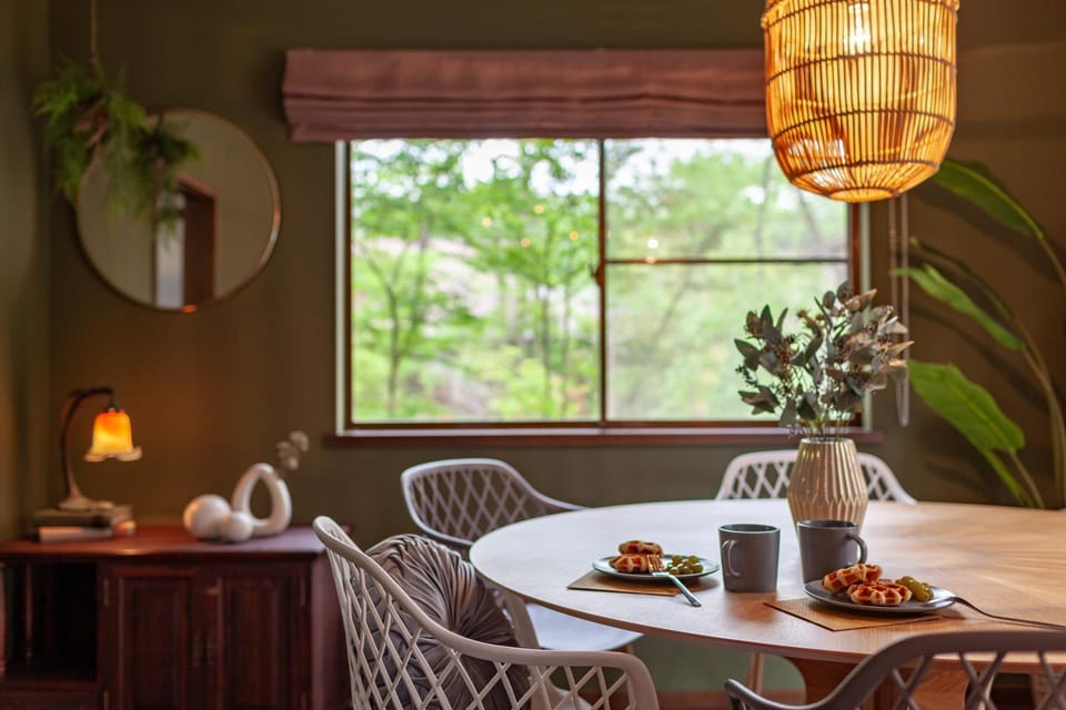 Food and drinks, Decorative detail, Seating area