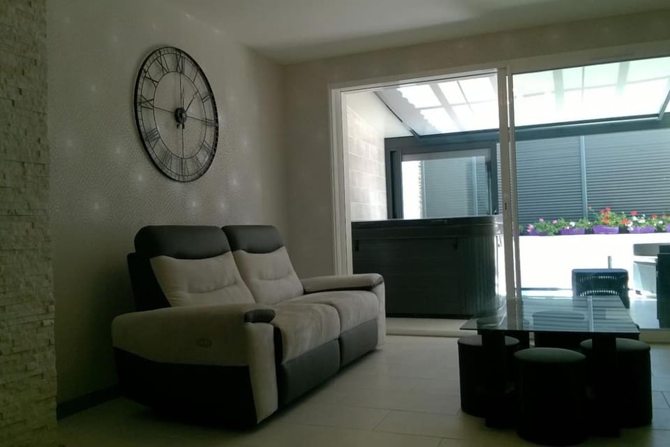Meublé de charme avec jacuzzi Apartment in Nouvelle-Aquitaine