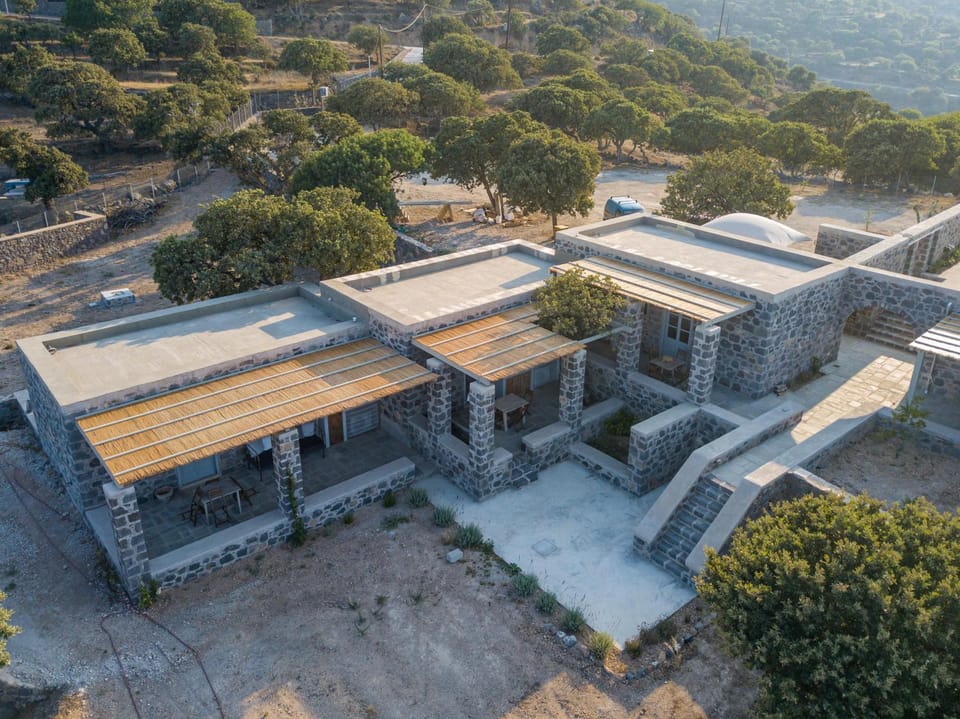 Property building, Patio, Natural landscape, Bird's eye view, Balcony/Terrace, Photo of the whole room, Decorative detail