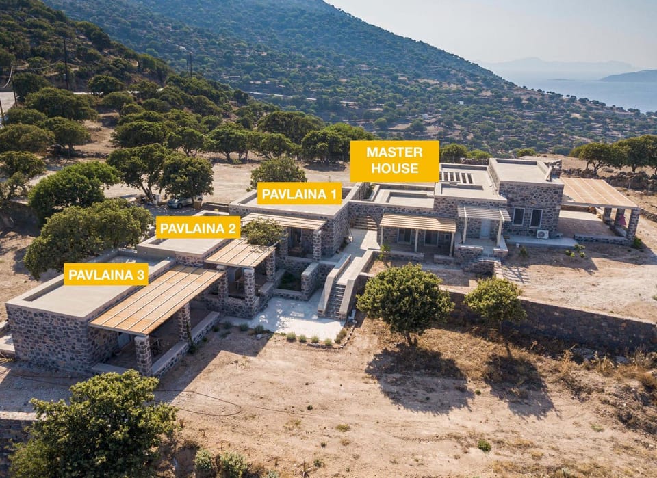 Property building, Natural landscape, Bird's eye view, View (from property/room), Mountain view