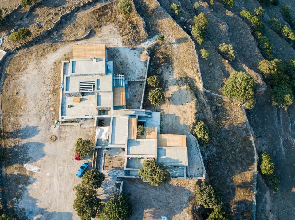 Property building, Day, Natural landscape, Bird's eye view, View (from property/room)