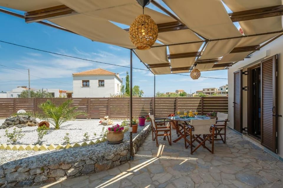 Property building, Patio, Dining area