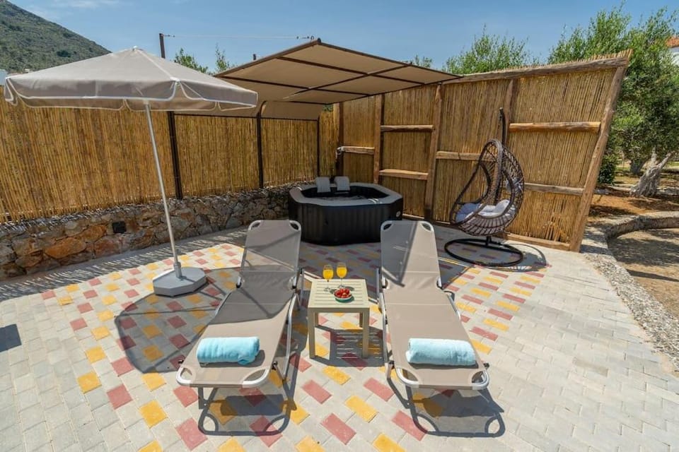 Patio, Natural landscape, sunbed